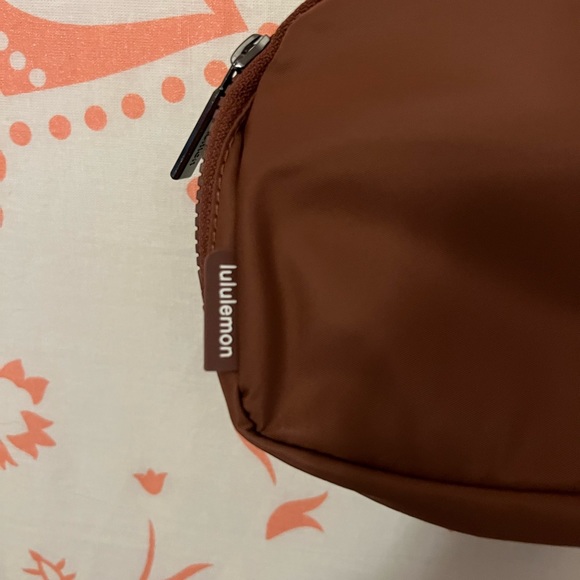 BRAND NEW WITH TAGS! LULULEMON ATHLETICA everywhere belt bag - ancient copper - Picture 3 of 5